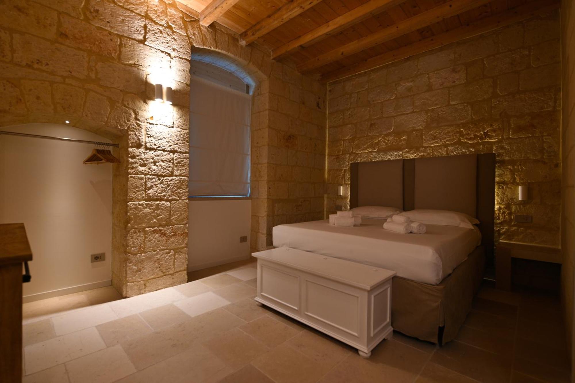 Palazzo Momi Panzió Bari Kültér fotó
